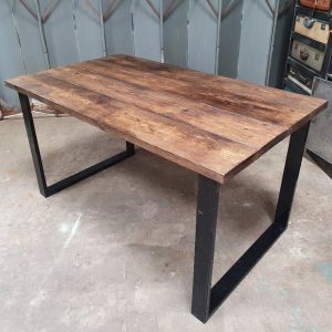 rustic dinning table