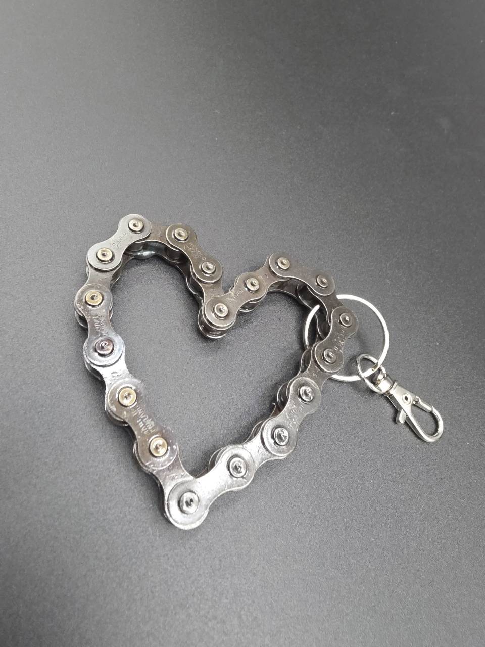 Single reclaimed chain heart keyring with connecting ring and metal clip