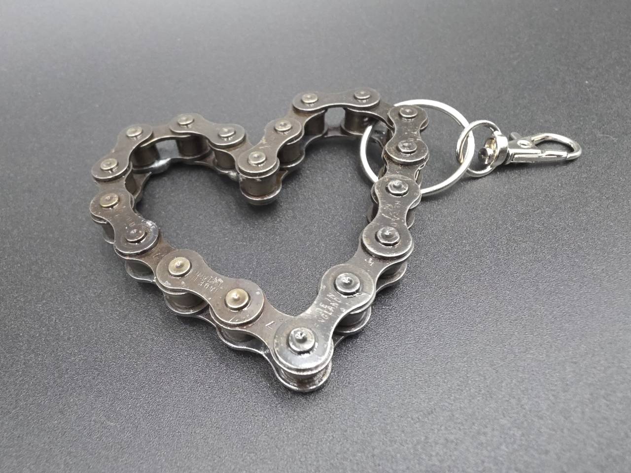 Close angled view showing the links of a reclaimed chain heart keyring